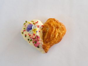 『PLUSOUPLE』の「ホワイトブーケ・クロワッサン」