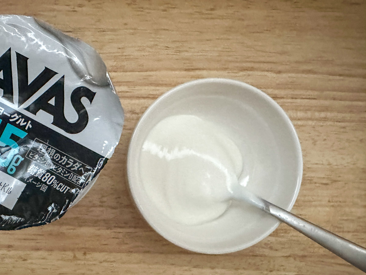 「MILK PROTEINヨーグルト脂肪0」(169円)は、なめらかでクリーミー。ミルク感やミルクの甘みがあり、いわゆるヨーグルト的な酸味はほとんど感じられない。