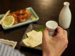 旨いツマミとともに、父との思い出が重なるぬる燗の酒をちびり、ちびり