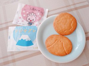 「三島ご当地サブレ」。パッケージのゆるキャラは三島市の“みしまるこちゃん”