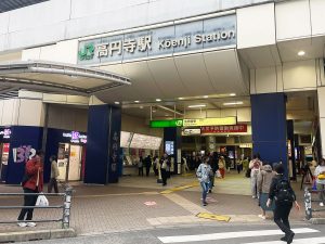 JR高円寺駅の南口。目の前のバスロータリーの先に『大将』本店があります