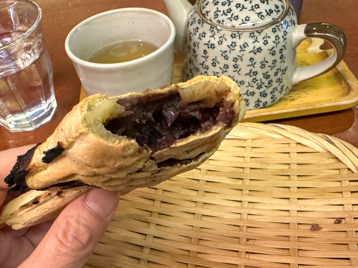 外側はパリッとした皮ですが、中側はモチっとしていて、あんこの接触面も絶品