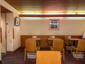 2階の甘味喫茶スペース『Naniwaya Cafe』。テラス席もあります