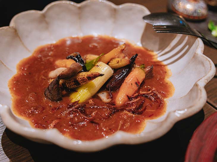 「グリル野菜とハーブのカレー」 [食楽web]