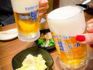 ビールと「スピードメニュー」から選んだおつまみで乾杯！
