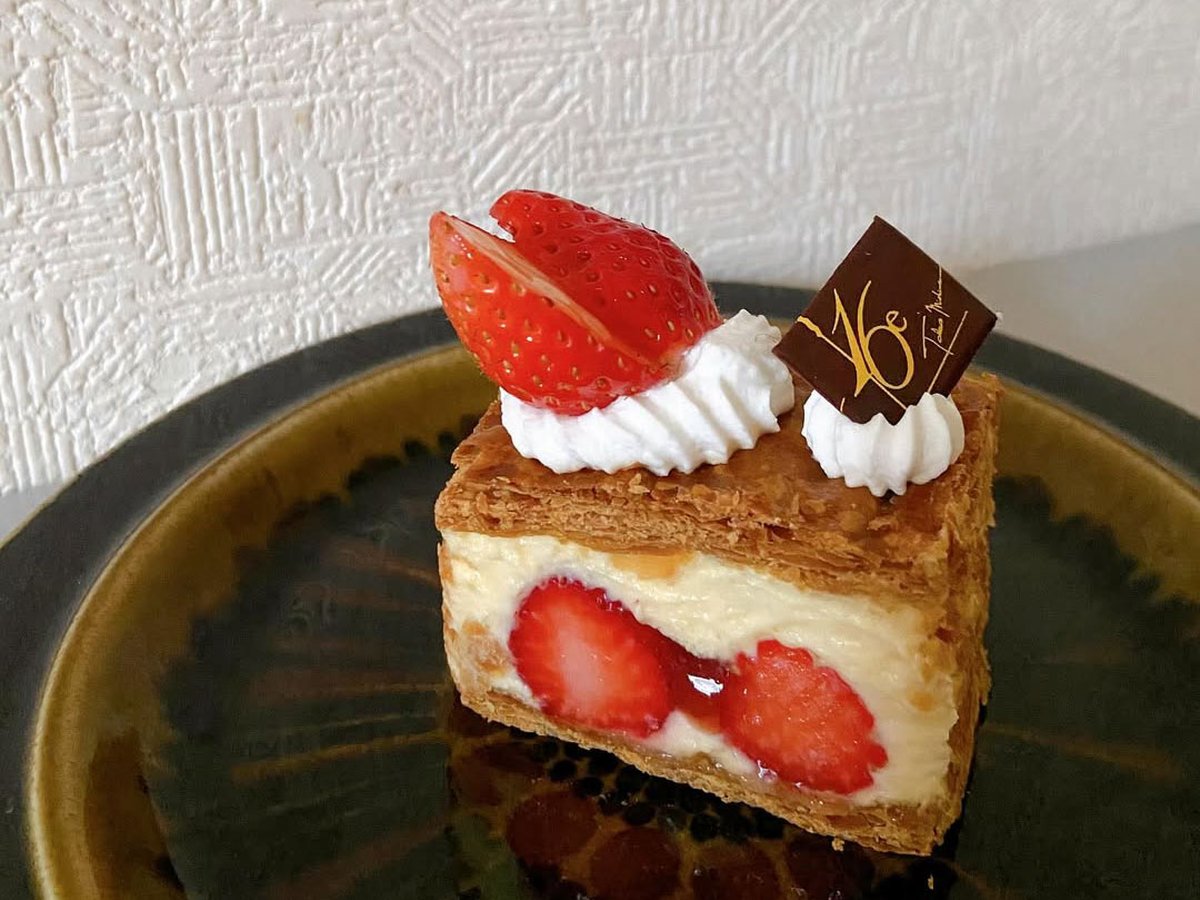 苺とたっぷりのクリームを重ねた「ミルフィユ」