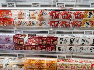 納豆好きの著者。納豆を豊富にそろえているスーパーの売り場はテンションが上がります
