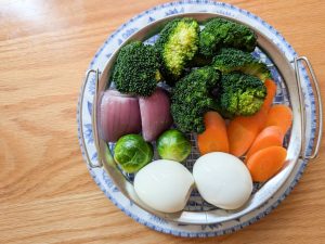 シンプルなデザインなので、かごのまま食卓に上げても意外と良い！