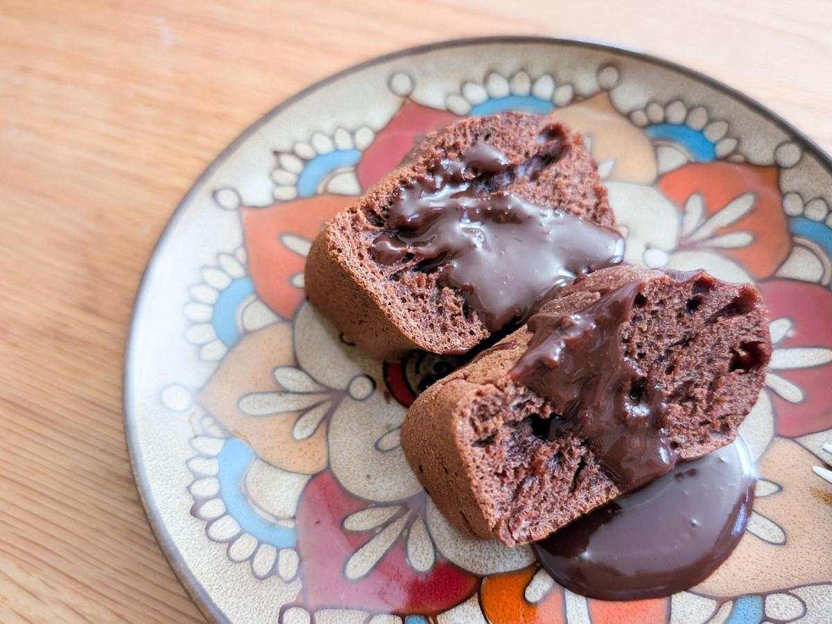 仕上げにチョコソースをかけたら、なんとも素朴で、やさしい味