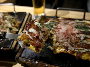 【大阪グルメ】大阪・京橋のミシュラン店『花』で味わう「四角いお好み焼き」がウマい
