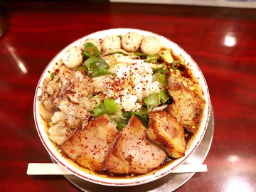 【大阪の行列店】二郎系×高井田系の旨味たっぷり。中華そば辻の極太ラーメン「特製バチ郎」