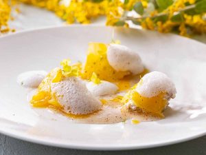 宮島シェフが担当したパイナップルのヌガーグラッセ [食楽web]