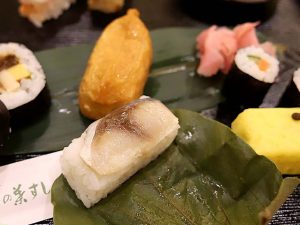 たなかといったら、やっぱりコレな柿の葉寿司