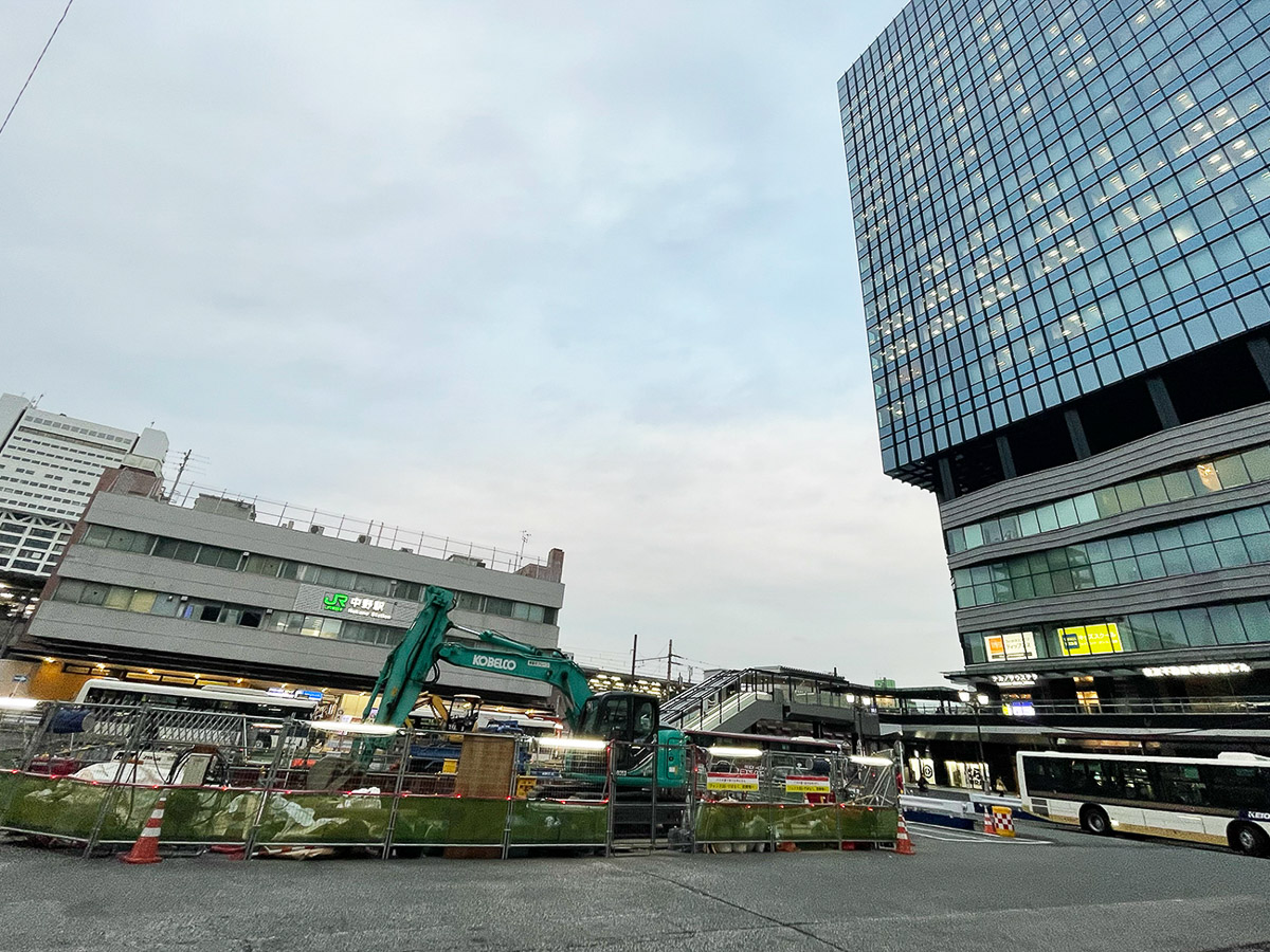 中野駅南口駅前。2024年5月に完成した住友不動産中野駅前ビル