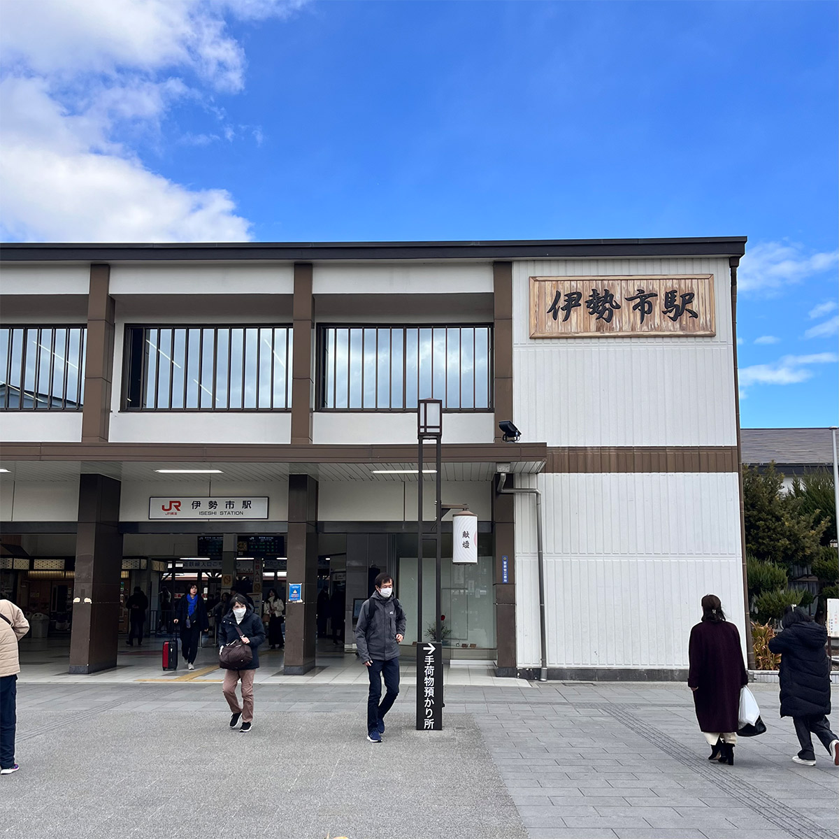 伊勢市駅から一足出れば、そこはすでに外宮(伊勢神宮)参道