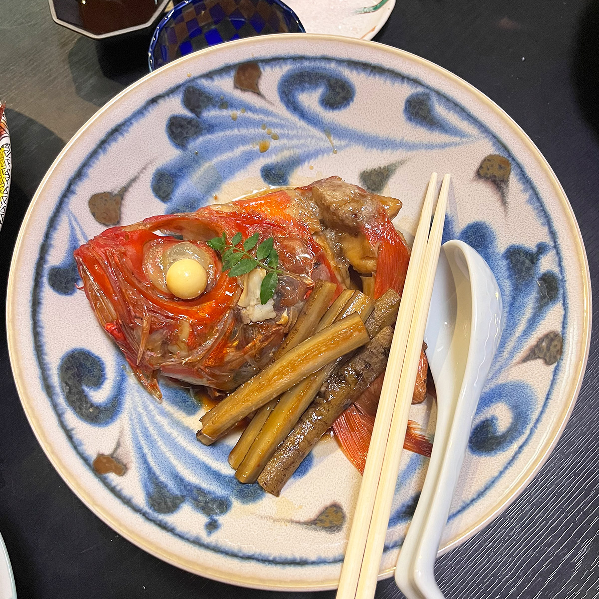 松阪の名店『庄市』の人気メニュー「金目鯛の煮付け」[食楽web]