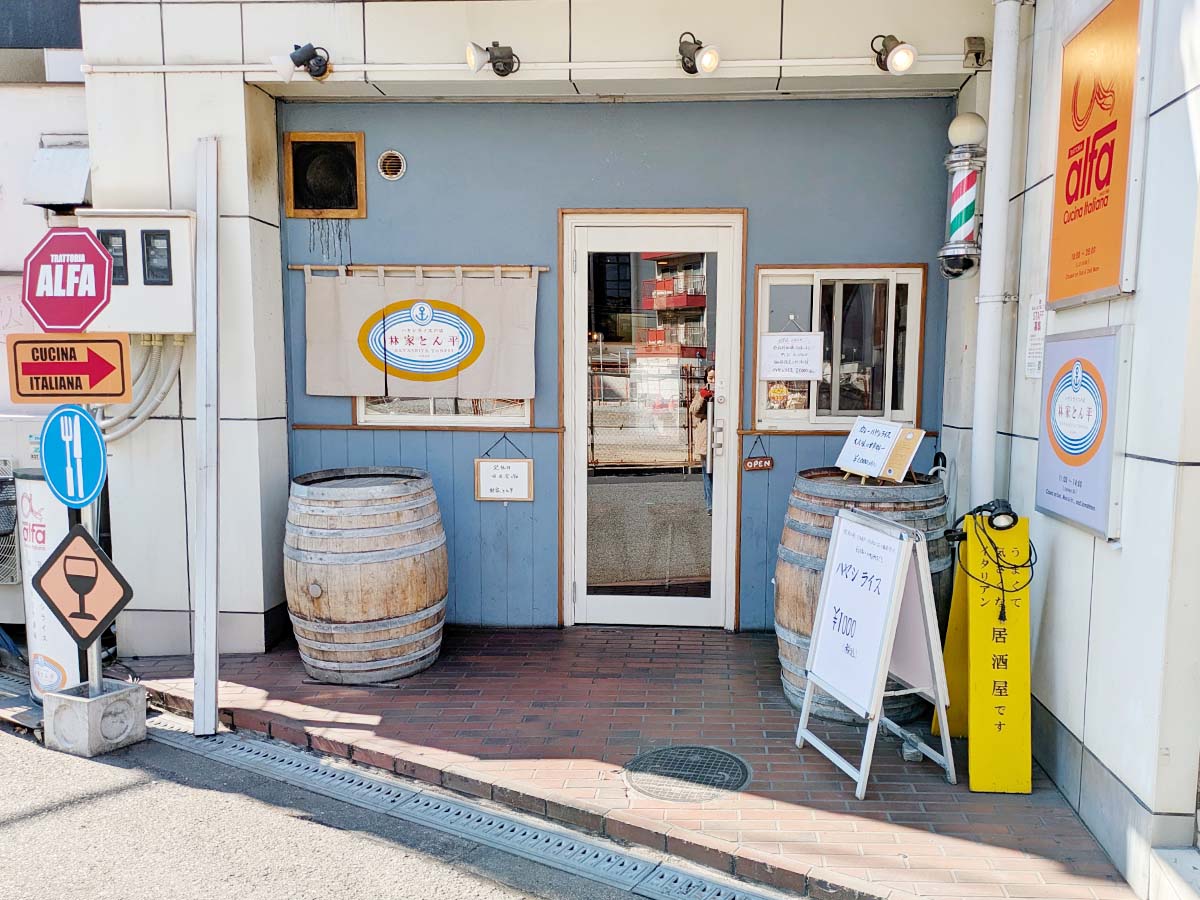 お店の外観も小粋