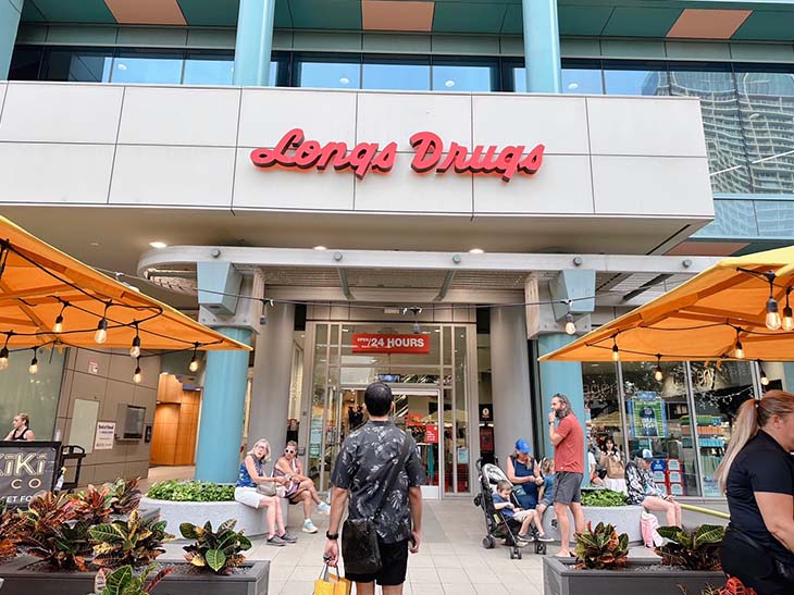 いつも多くの人で賑わうワイキキ店