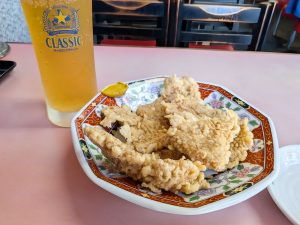 「ザリジ」（ハーフサイズ）を、おなじみ「サッポロクラシック」とともに