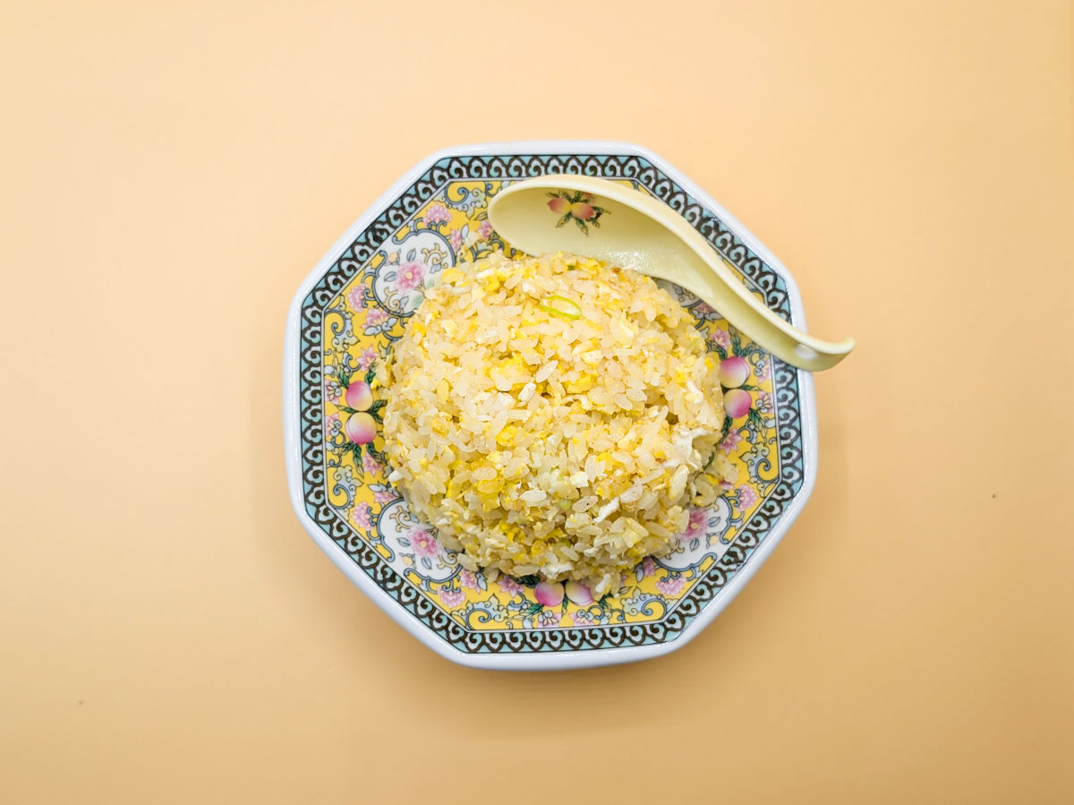八角の形が中華食器ならでは