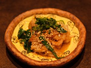 「和牛ホルモンと黒豆もやし」自家製ダレがホルモンの甘みを引き立て、シャキシャキのもやしが絶妙な食感をプラス