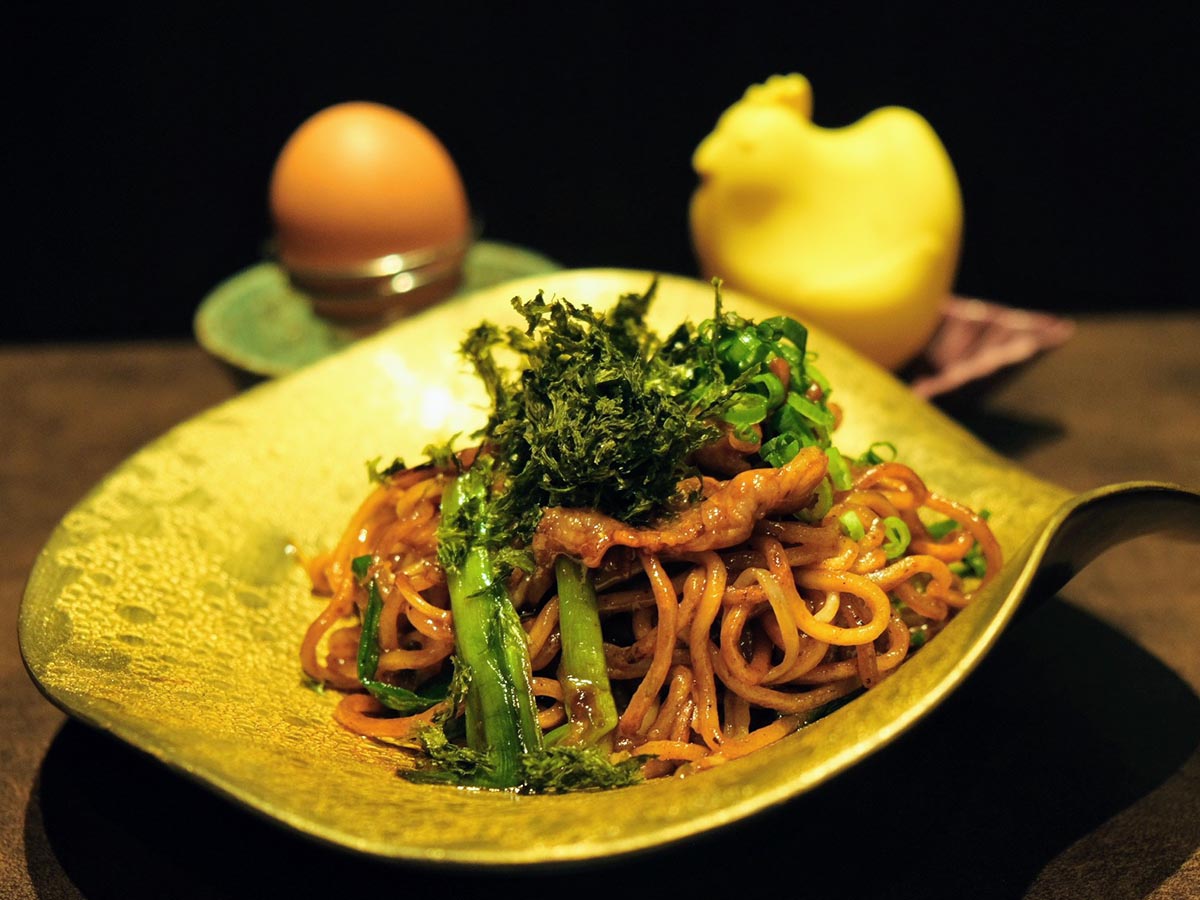 「日田焼きそば」カリカリに焼き上げた麺にスパイシーな味付けがクセになる、店主こだわりのご当地グルメ