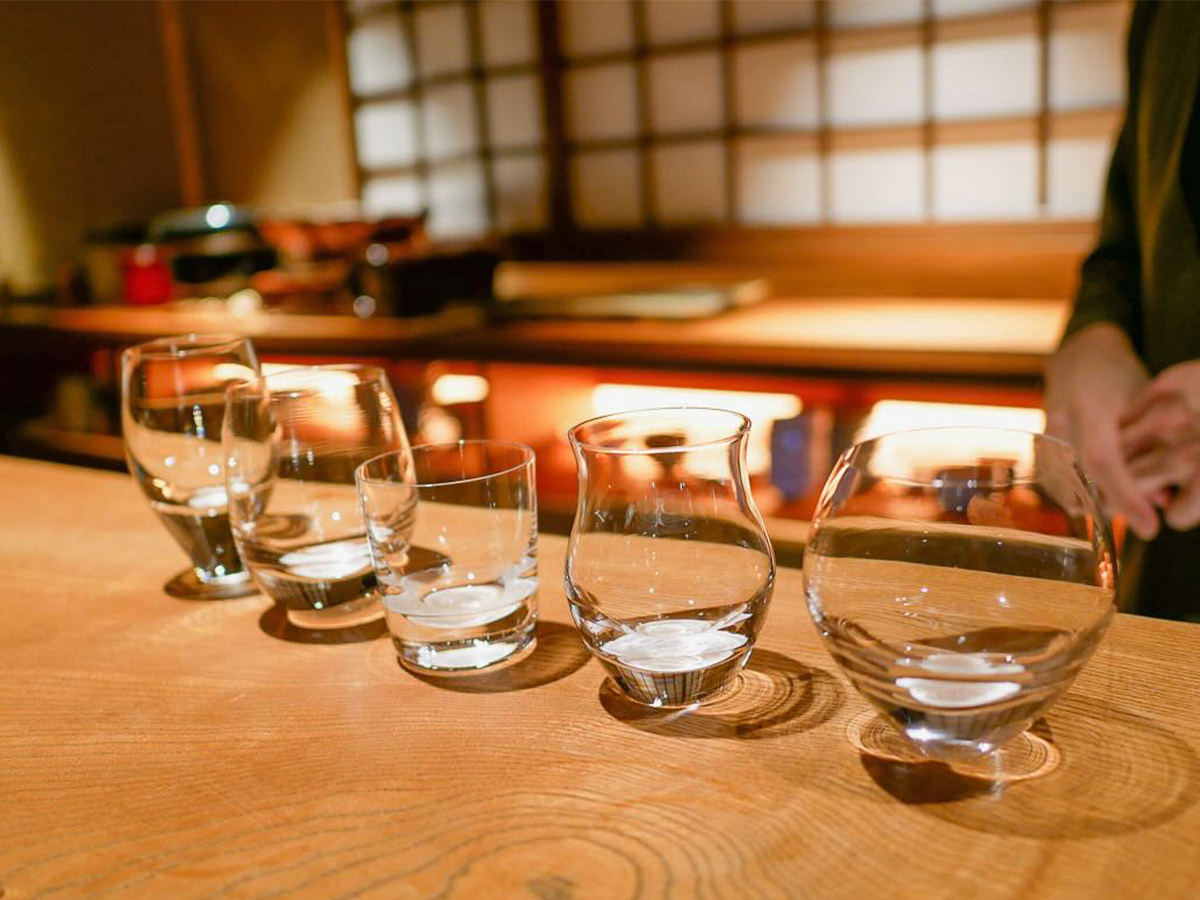 日本酒ごとにグラスを変えるというこだわりよう