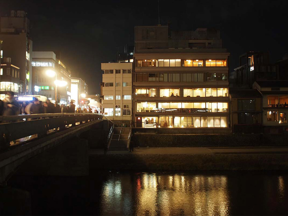 夜の四条大橋