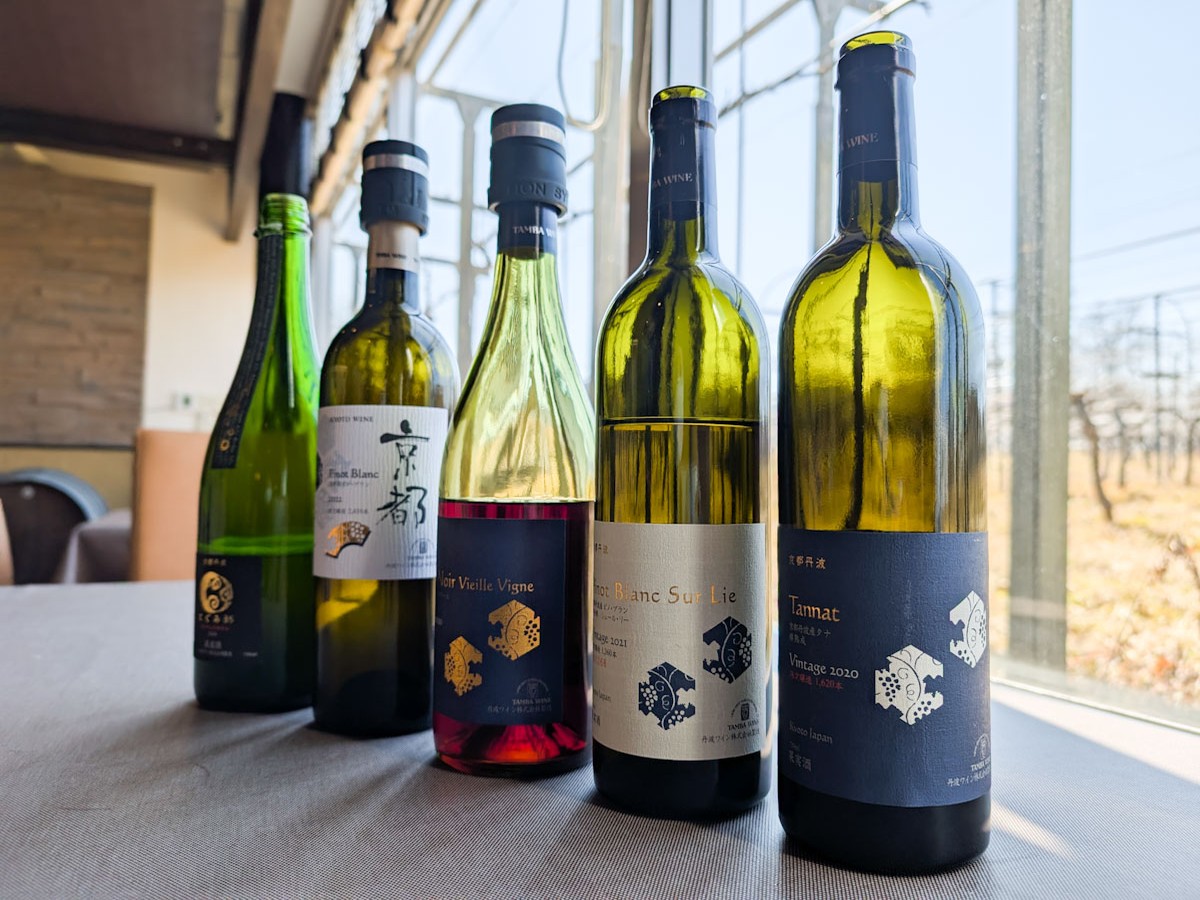 「Tannat Vintage 2020」(手前)、「京都 ピノ・ブラン」など