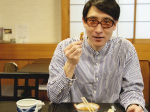 思わずエビの頭を手にして興奮してしまう