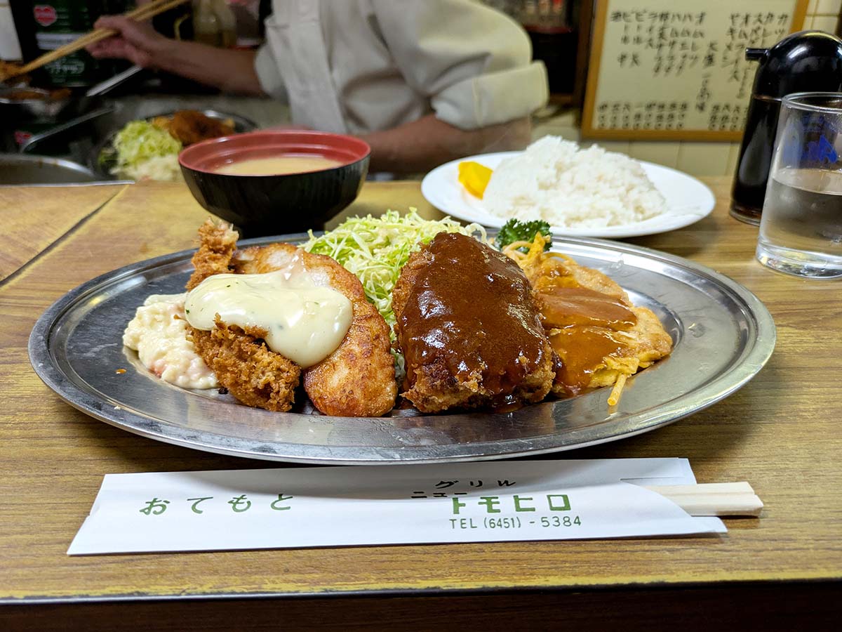 【大阪】創業50年。地元で愛されるレトロな洋食店『グリルニュートモヒロ』の洋食プレート