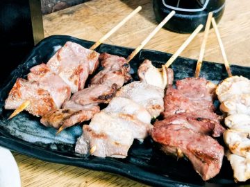 今夜はホッピーで乾杯。山手線ホームから見えるやきとん屋『やきとん みつぼ』