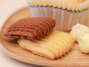 白色と茶色のチーズクッキー