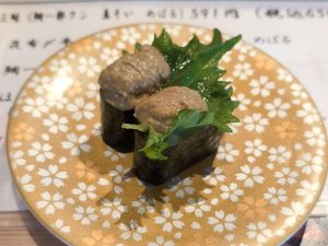 かに味噌もたっぷり。1貫が大きいので、いろんな種類を楽しむならシャリ少なめがおすすめ