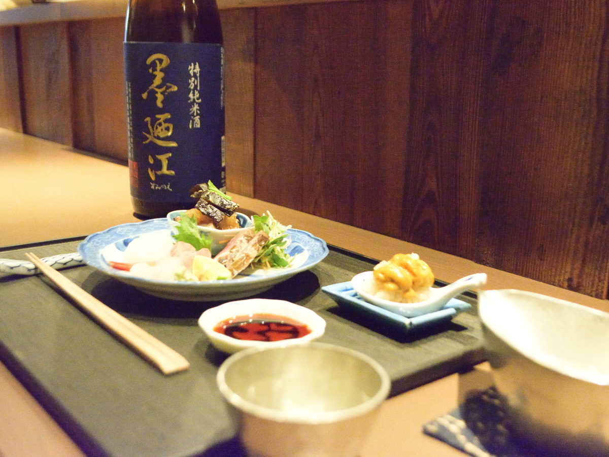 こちらには「墨廼江 特別純米酒」を常温(ひや)で合わせます