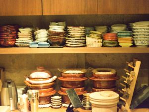 店内にあるのは、こだわりの器