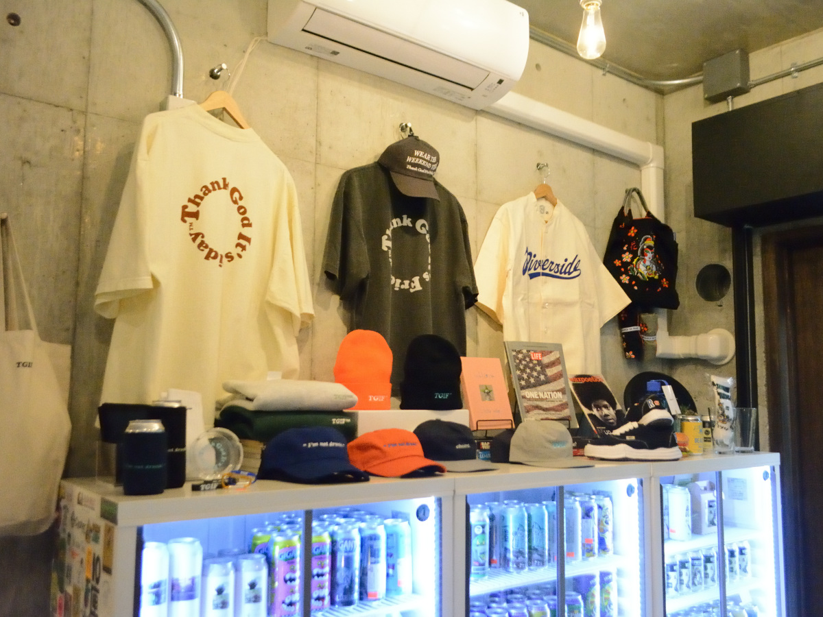 「I'm not drunk!」まだ酔ってないよ!という主張するキャップなど個性的なグッズ展開