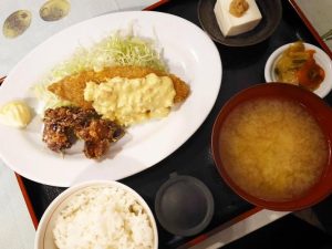 白いごはんが止まらない。文京区・根津のわんぱくな定食が楽しめる『ごはんがススム食堂』
