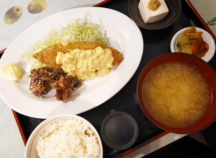 白いごはんが止まらない。文京区・根津のわんぱくな定食が楽しめる『ごはんがススム食堂』