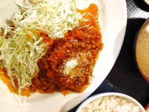 友人が「ハンバーグステーキ〜ミートソースかけちゃいました〜」1040円もおいしそうすぎる～