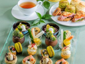 「抹茶とほうじ茶のウィークデイアフタヌーンティー」7500円（税・サ料込）