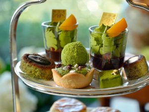 スイーツは玉露のコーヒーゼリー、抹茶ティグレ、苔玉タルト、玉露ガナッシュ