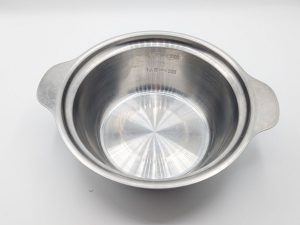 キャプ）「ステンレスどんぶり」は日本製、サイズ(約):全幅25.6×外径21.4 (内径18)×高7.4cm
