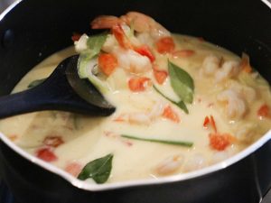 アクが出ても取り除かなくてOK。スリランカではアクを取る習慣がありません [食楽web]