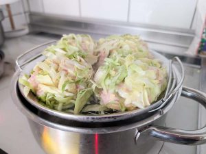 蒸すと、一層春キャベツは軟らかく、甘みも増します