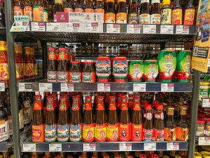 香港のスーパーでは『李錦記』オイスターソースも種類豊富に販売されています。日本で売っていないものもあるので香港に旅行した際はお土産にぴったり