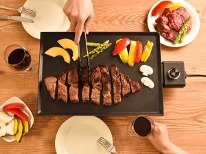 全面ムラなく焼けて丸洗いOK！ 薄型ホットプレート「Everill」“エヴリル”でホームパーティーを楽しもう