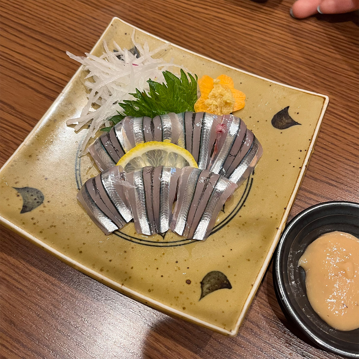 鹿児島に行けば必ず注文する「キビナゴの刺身」
