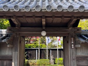 建物からして由緒正しさを感じる『沈寿官窯』