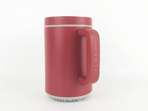 本体サイズは12.6cm径（持ち手部分込みで16.5cm）×高さ20.4cm、重さは約1kg。容量は0.8リットル。炊飯、発酵調理、低温調理、揚げ物の4つの調理モードを搭載